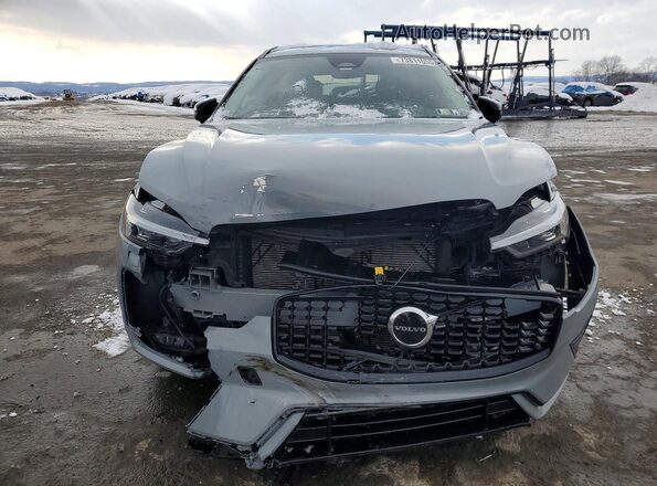 YV4L12RK8R1762393 2024 VOLVO XC60 Silver Widok z przodu