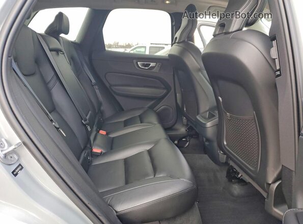 YV4L12RK8R1762393 2024 VOLVO XC60 Silver Widok wnętrza z tyłu