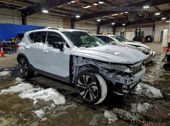 YV4L12UC3S2538447 2025 VOLVO XC40 Синий Передняя правая четверть