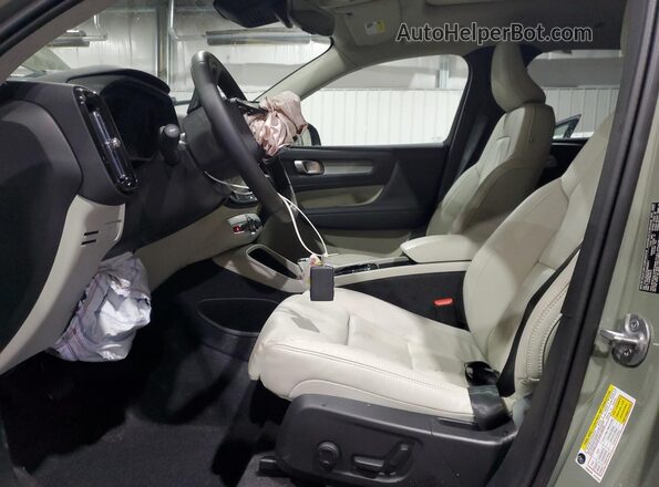YV4L12UC4S2592811 2025 VOLVO XC40 Gray 