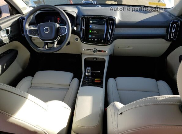 YV4L12UC7S2491410 2025 VOLVO XC40 White Widok deski rozdzielczej