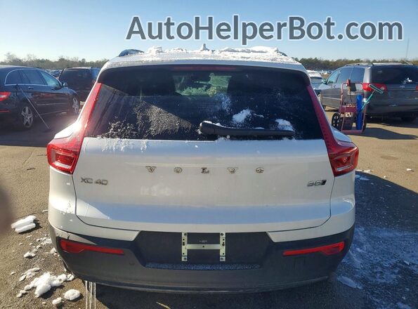 YV4L12UC8S2472302 2025 VOLVO XC40 White Vista trasera