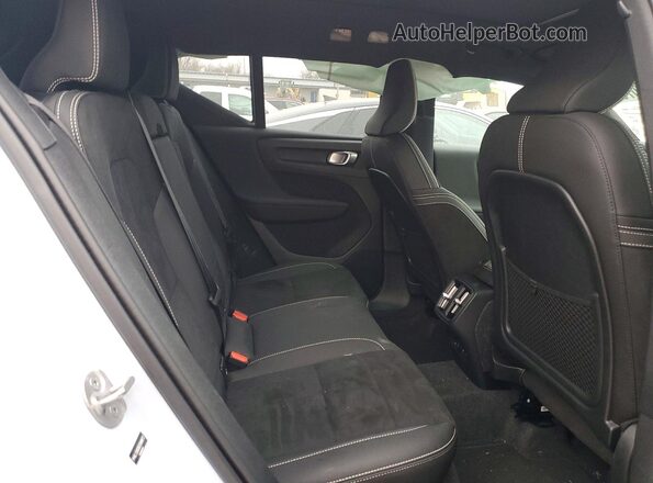 YV4L12UC8S2560072 2025 VOLVO XC40 Blue 