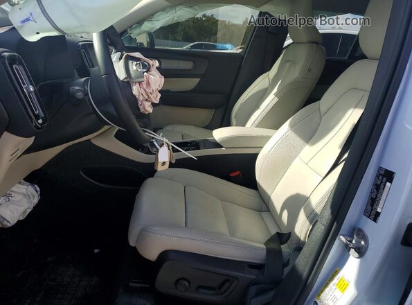YV4L12UE0R2270842 2024 VOLVO XC40 Синий Вид салона спереди
