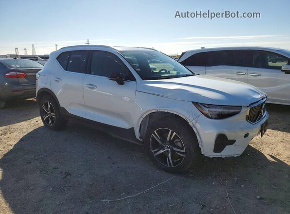 YV4L12UJ5S2576650 2025 VOLVO XC40 Белый Передняя правая четверть