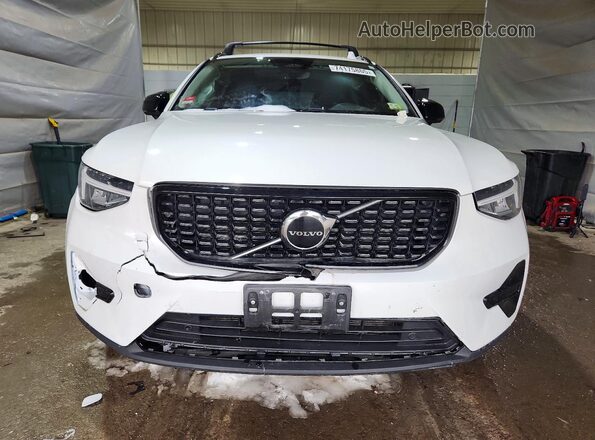 YV4L12UK2R2238464 2024 VOLVO XC40 White 