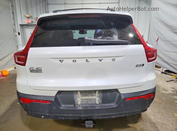 YV4L12UK2R2238464 2024 VOLVO XC40 White 