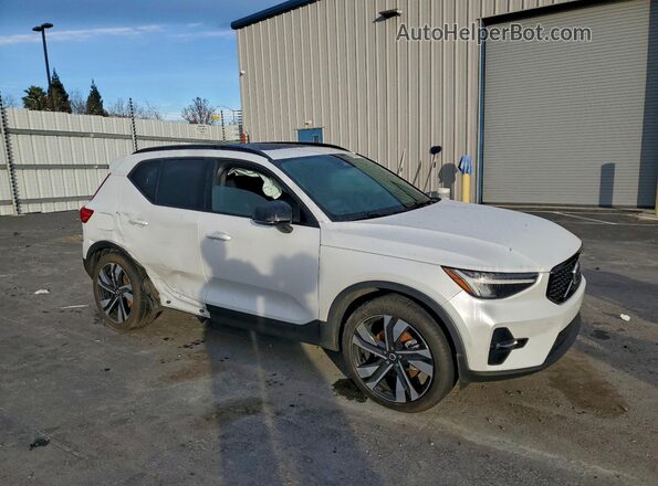 YV4L12UL2R2285647 2024 VOLVO XC40 White Przód prawy