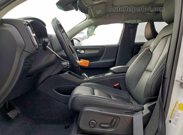 YV4L12UL2R2285647 2024 VOLVO XC40 White Widok wnętrza z przodu
