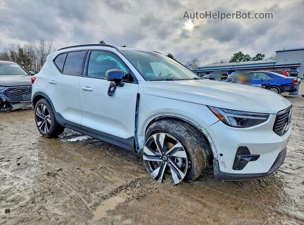 YV4L12UL2R2360363 2024 VOLVO XC40 Белый Передняя правая четверть