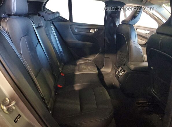 YV4L12UL7R2295655 2024 VOLVO XC40 Gray Vista interior trasera