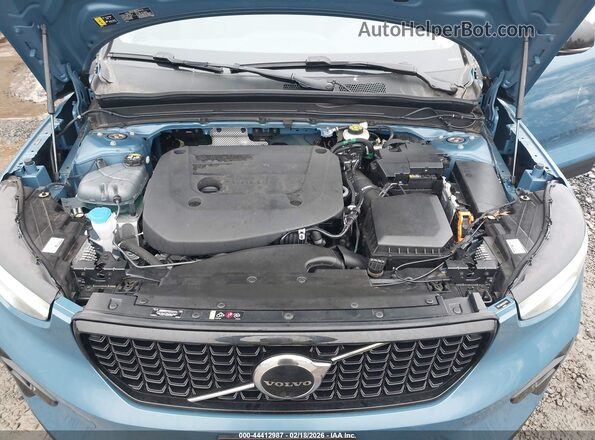 YV4L12UM1R2357723 2024 VOLVO XC40 Blue Vista trasera