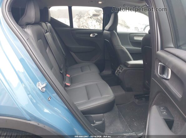 YV4L12UM1R2357723 2024 VOLVO XC40 Blue Vista de la etiqueta del VIN