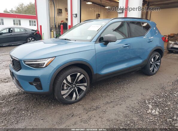 YV4L12UM1R2357723 2024 VOLVO XC40 Blue Vista tres cuartos delantera izquierda