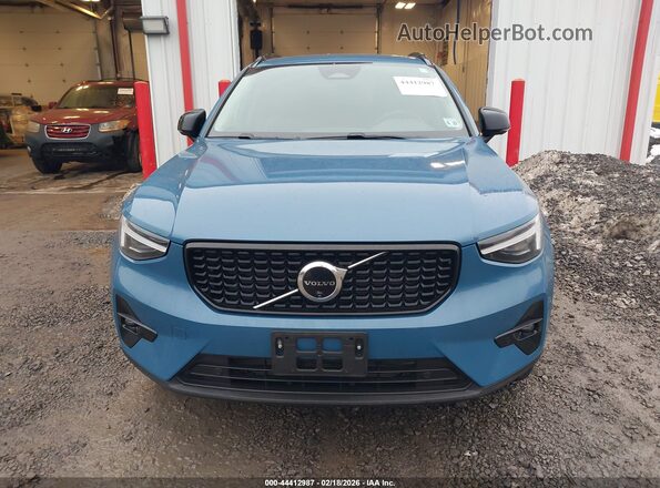 YV4L12UM1R2357723 2024 VOLVO XC40 Blue Vista del cuadro de instrumentos