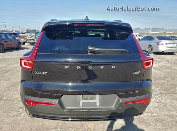 YV4L12UM4R2374175 2024 VOLVO XC40 Black 