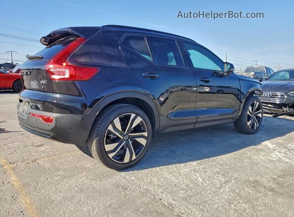 YV4L12UM4R2374175 2024 VOLVO XC40 Black 