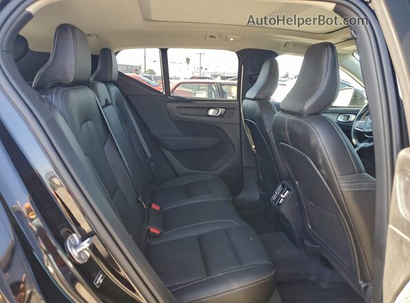 YV4L12UM4R2374175 2024 VOLVO XC40 Black 