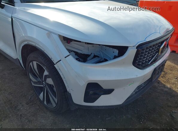 YV4L12UM4S2517311 2025 VOLVO XC40 White Դիմացի տեսք