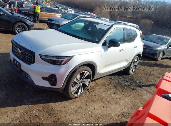 YV4L12UM4S2517311 2025 VOLVO XC40 White Առջևի ձախ երեք քառորդ տեսարան