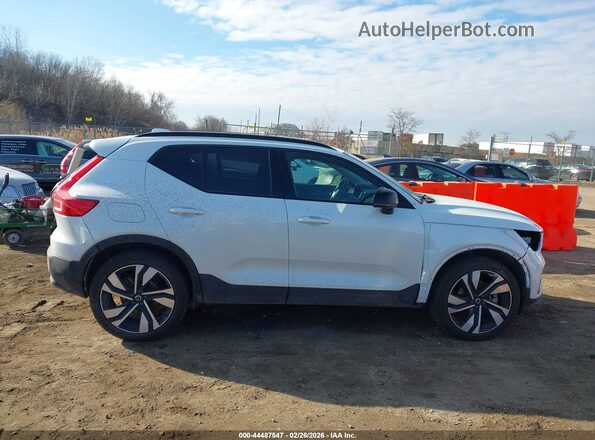 YV4L12UM4S2517311 2025 VOLVO XC40 White Սալոնի 360 աստիճան տեսք