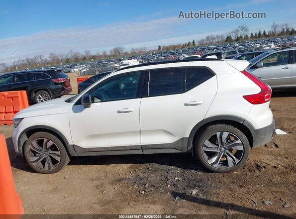 YV4L12UM4S2517311 2025 VOLVO XC40 White 