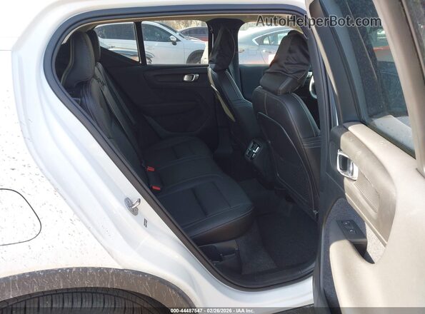 YV4L12UM4S2517311 2025 VOLVO XC40 White VIN կոդի պիտակի տեսք