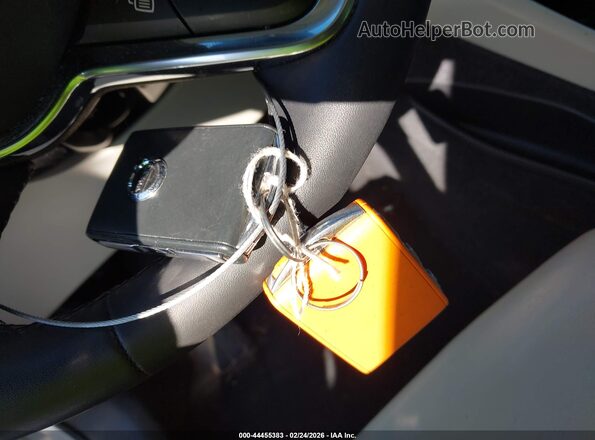 YV4L12UN0P2913770 2023 VOLVO XC40 White წინა პანელის ხედი