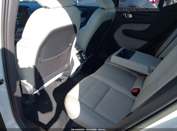 YV4L12UN0P2913770 2023 VOLVO XC40 White VIN კოდის სტიკერის ხედი