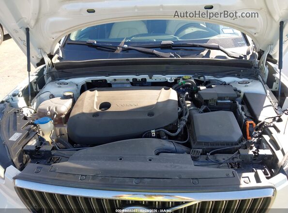YV4L12UN0P2913770 2023 VOLVO XC40 White უკანა ხედი
