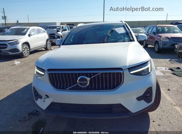 YV4L12UN0P2913770 2023 VOLVO XC40 White ხელსაწყოთა პანელის ხედი