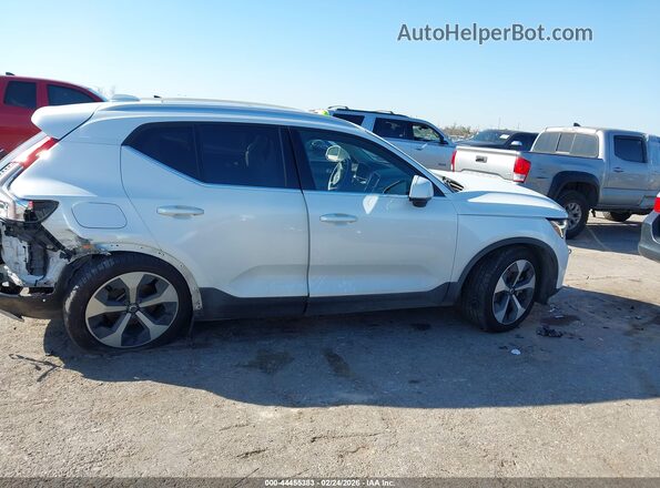 YV4L12UN0P2913770 2023 VOLVO XC40 White უკანა სალონის ხედი