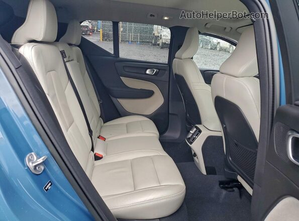 YV4L12UN3P2100133 2023 VOLVO XC40 Blue Widok wnętrza z tyłu