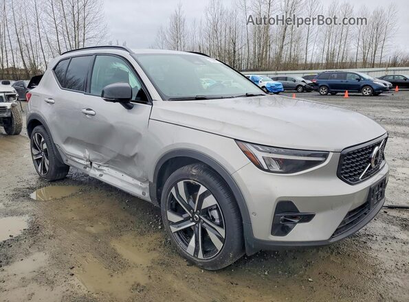 YV4L12UW5P2099379 2023 VOLVO XC40 Silver Przód prawy