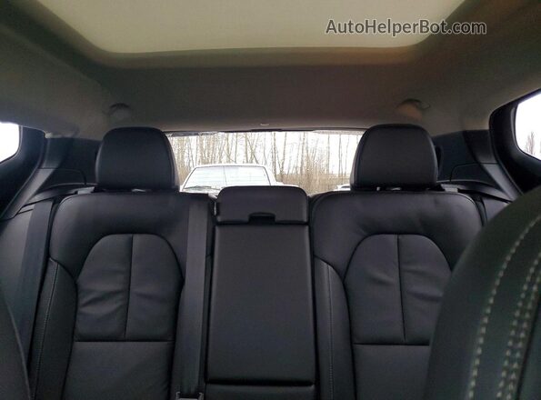 YV4L12UW5P2099379 2023 VOLVO XC40 Silver Widok tylnych siedzeń