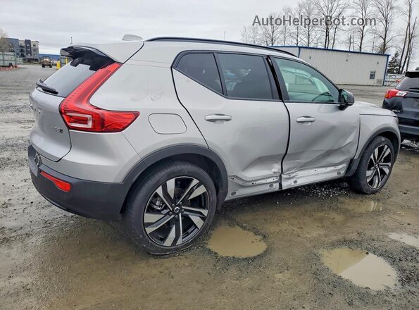 YV4L12UW5P2099379 2023 VOLVO XC40 Silver Tył prawy