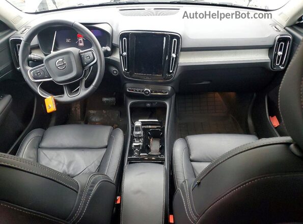 YV4L12UW5P2099379 2023 VOLVO XC40 Silver Widok deski rozdzielczej