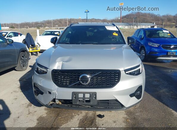 YV4L12UX0P2075032 2023 VOLVO XC40 Silver Widok zestawu wskaźników