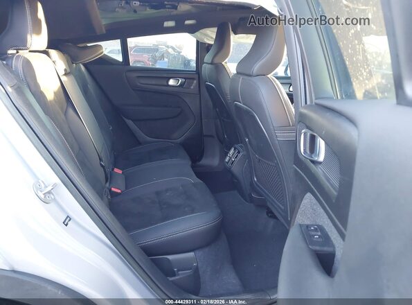 YV4L12UX0P2075032 2023 VOLVO XC40 Silver Widok naklejki z numerem VIN