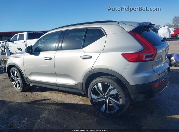 YV4L12UX0P2075032 2023 VOLVO XC40 Silver Widok wnętrza 360 stopni