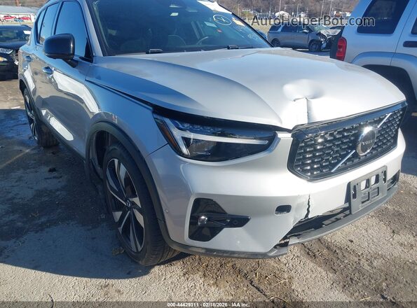 YV4L12UX0P2075032 2023 VOLVO XC40 Silver 