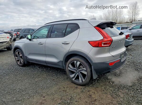 YV4L12UX2P2002969 2023 VOLVO XC40 Silver Trasero izquierdo