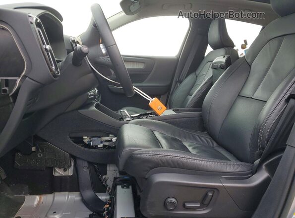 YV4L12UX2P2002969 2023 VOLVO XC40 Silver Vista interior delantera