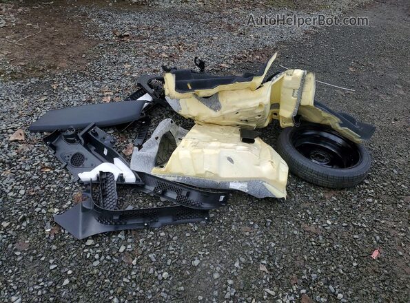YV4L12UX2P2002969 2023 VOLVO XC40 Silver Vista de la etiqueta del VIN