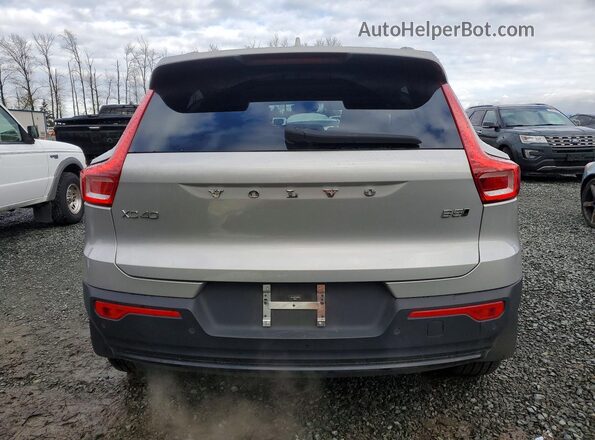 YV4L12UX2P2002969 2023 VOLVO XC40 Silver Vista trasera