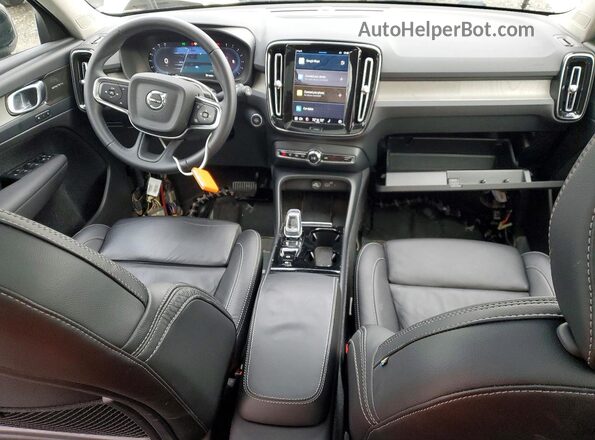 YV4L12UX2P2002969 2023 VOLVO XC40 Silver Vista del salpicadero