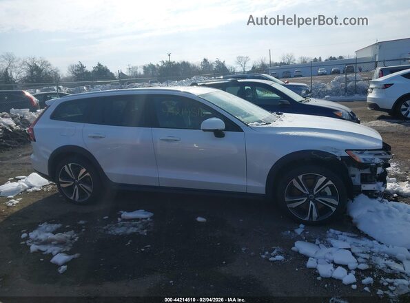 YV4L12WK2S2149836 2025 VOLVO V60 CROSS COUNTRY White უკანა სალონის ხედი