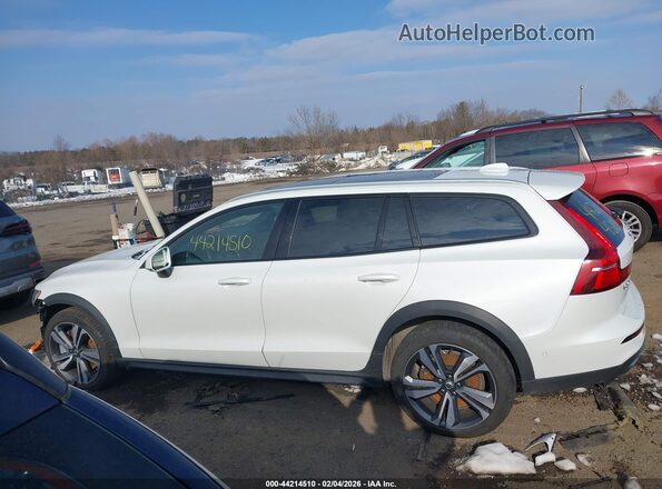 YV4L12WK2S2149836 2025 VOLVO V60 CROSS COUNTRY White სალონის 360-გრადუსიანი ხედი