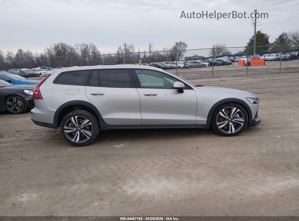 YV4L12WK6S2149595 2025 VOLVO V60 CROSS COUNTRY Silver სალონის 360-გრადუსიანი ხედი