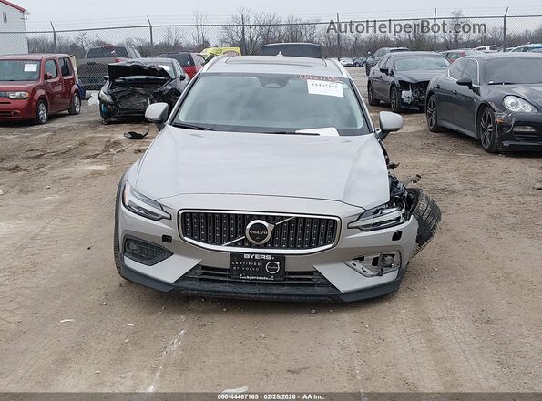 YV4L12WK6S2149595 2025 VOLVO V60 CROSS COUNTRY Silver უკანა სალონის ხედი